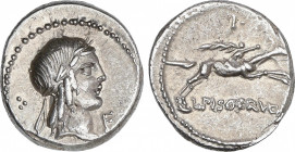 Denario. 90-89 a.C. CALPURNIA. L. Calpurnius Piso Frugi. Anv.: Cabeza laureada de Apolo a derecha, detrás signo fraccionario de tres puntos, delante l...