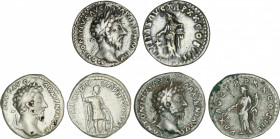 Lote 3 monedas Denario. Acuñadas el 161-180 d.C. MARCO AURELIO. AR. PAX AVG. TR. P. XX COS III, PIETAS AVG. TR. P. XX. COS. III y P.M. TR. P. XVIII. I...