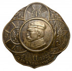 Odznaka pamiątkowa II Zjazdu Legionistów 1923 Odznaka jednoczęściowa, bita z kontrą. Brak nakrętki.&nbsp; Wymiary: 41 x 41,4 mm.&nbsp;