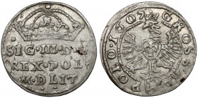 Zygmunt III Waza, Grosz Kraków 1607 - Lewart na rewersie Ostatni typ groszy krakowskich z 1607. Typ z koroną nad tytulaturą na awersie, zamiast portre...