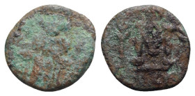 Justinian II (First reign, 685-695). Æ 40 Nummi (18mm, 2.40g). Syracuse. Fine