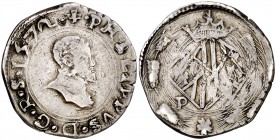 1572. Felipe II. Messina. PP. 3 taris. (Vti. 160) (MIR. 320/12) (Cru.C.G. 4275K, mismo ejemplar). 7,82 g. El 2 de la fecha tumbado. Rara. MBC.