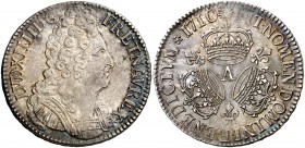 1710. Francia. Luis XIV. A (París). 1 ecu. (Kr. 386.1). 30,63 g. AG. Bella. Preciosa pátina. EBC.