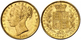 1871. Inglaterra. Victoria. 1 libra. (Fr. 387i) (Kr. 736.2). 8 g. AU. Tipo "escudo". Parte de brillo original. EBC-/EBC.