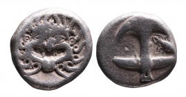 Thrace, Apollonia Pontica, late 5th-4th centuries.
Facing gorgoneion;
Anchor upright, to the right crayfish
SNG Black Sea 150-152. Charming Gorgona's ...