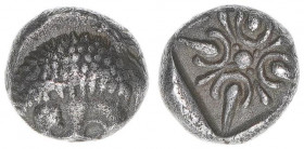 Karien Hekatomnos 395-377 BC
Griechen. Obol. Löwenprotome - Ornament in vertieftem Quadratum incusum
1,13g
ss/vz