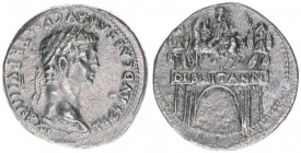 Claudius 41-54
Römisches Reich - Kaiserzeit. Denar. DE BRITANN Triumpfbogen
Rom
4,37g
Kampmann 12.11
ss/vz