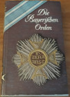 AA.VV. - Die bayerischen orden. Monaco di Baviera, 1964. pp.200. ill. b/n nel testo cartonato con sovracoperta, buono stato. Testo sugli ordini e deco...