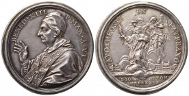 MEDAGLIE PAPALI. ROMA. Benedetto XIII (1724-1730). Medaglia anno VI "29 Giugno 1729 - Canonizzazione S. Giovanni Nepomuceno". Ag (28,40 g - 39,6 mm). ...