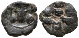 Constans II (641-668). Æ 40 Nummi . Constantinople. Bust facing, with long beard, wearing plumed helmet, holding globus cruciger; K to r. R/ Large M s...