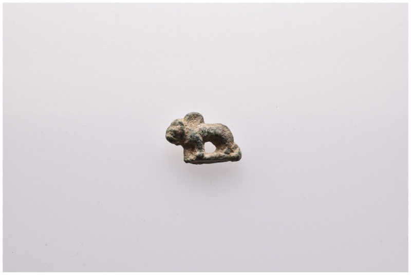 Small roman animal pendant AE 1.49 gr, 15 mm