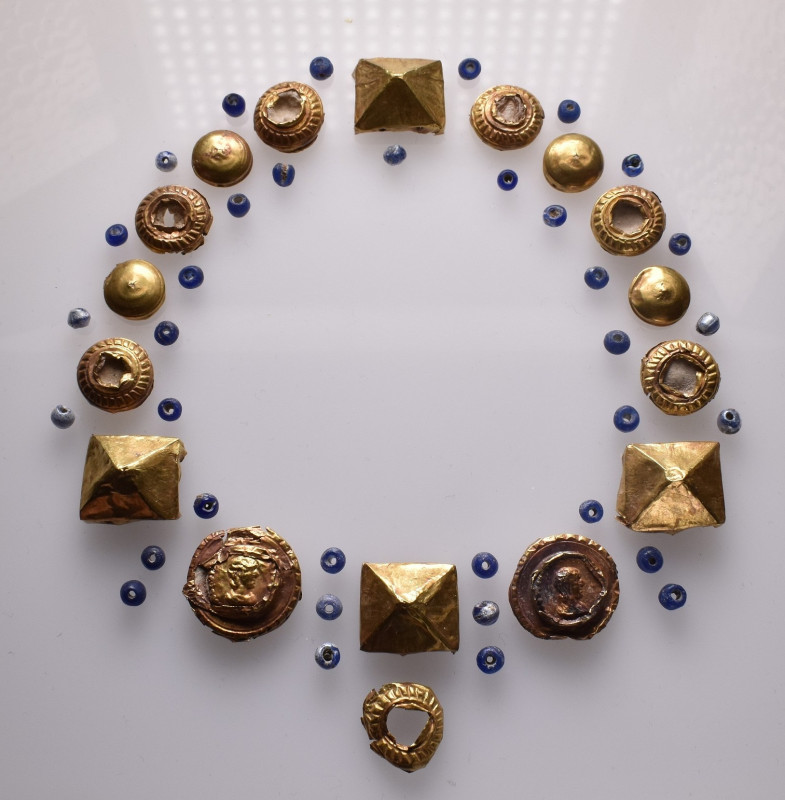 Roman Gold applique pendant with lapis lazuli stones. On 2 pieces visible portra...