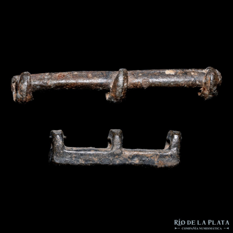 Malasia e Indonesia. "Large Clasp Money". Estaño; 75mm; 22.28g. "Small Clasp Mon...