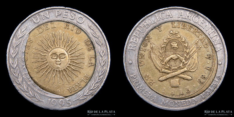 Argentina. Error. 1 Peso 1995. Perforación incompleta del núcleo. (Huevo frito)....