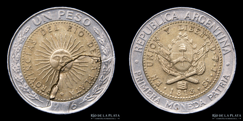 Argentina. Error. 1 Peso 1996. Cuño quebrado y dezplazado. 6.39g. Muy raro de ve...