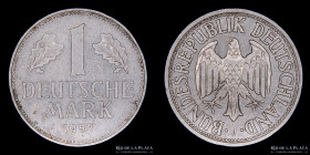 Alemania. 1 Mark 1957 J. KM110