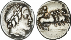 Roman Coins
Republic
Denario. 86 a.C. ANÓNIMO. Anv.: Cabeza laureada de Apolo Vejovis a derecha, debajo haz de rayos. Rev.: Júpiter en cuadriga a de...