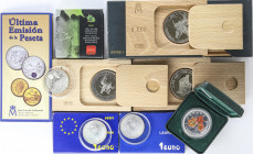 Lots and Collections
Lote 25 monedas. V CENTENARIO, EMISIONES EN ECU y MONEDA EXTRANJERA. AR. Incluye 2 sets 5 monedas 100 a 2.000 Pesetas I Serie V ...