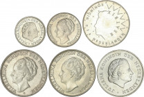 World Lots and Collections
Lote 6 monedas 1 (2), 2 1/2 (3) y 50 Gulden. 1929 a 1987. WILHELMINA, JULIANA y BEATRIX. PAISES BAJOS (4), ANTILLAS HOLAND...