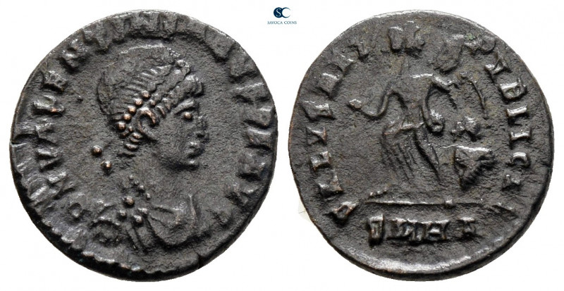 Valentinian II AD 375-392. Heraclea
Follis Æ

14 mm, 1,10 g



nearly ver...