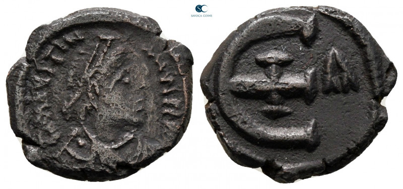 Justinian I AD 527-565. Antioch
Pentanummium Æ

16 mm, 2,30 g



very fin...