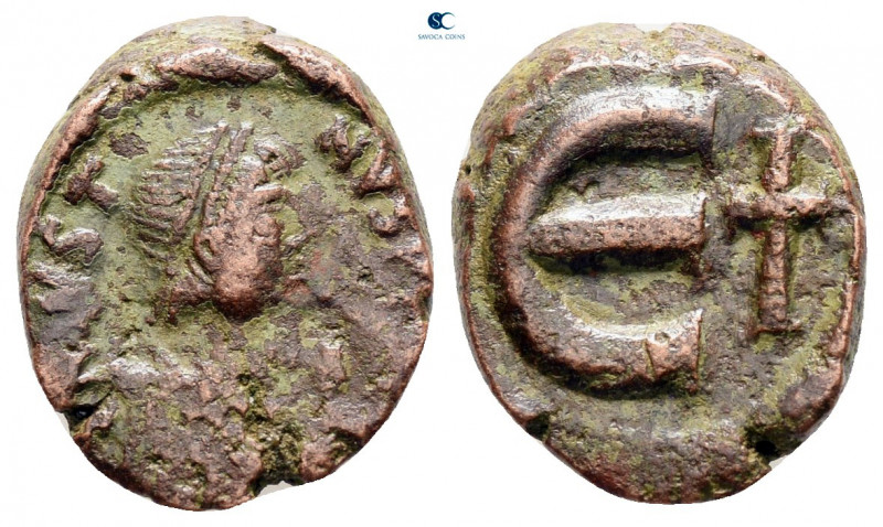 Justinian I AD 527-565. Constantinople
Pentanummium Æ

14 mm, 3,21 g



n...