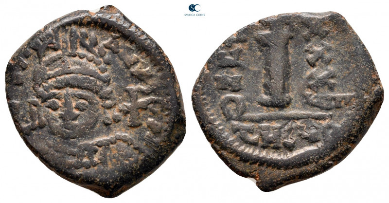 Justinian I AD 527-565. Theoupolis (Antioch)
Decanummium Æ

20 mm, 3,82 g

...