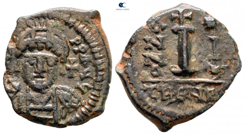 Justinian I AD 527-565. Theoupolis (Antioch)
Decanummium Æ

19 mm, 4,02 g

...