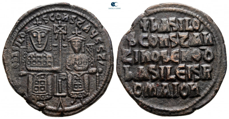 Basil I the Macedonian, with Constantine AD 867-886. Constantinople
Follis Æ
...