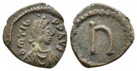 Maurice Tiberius AD 578-582. Constantinople Pentanummium Æ (15mm., 2,5g). D m TIb P P AV, diademed, draped and cuirassed bust right / Large U.
