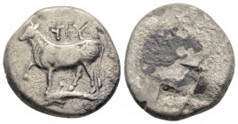 Greek
THRACE, Byzantion (Circa 340-320 BC)
AR Siglos-Drachm (17.7mm, 5g)
Obv: 'ΠΥ, bull standing left on dolphin left, right foreleg raised.
Rev: Quad...