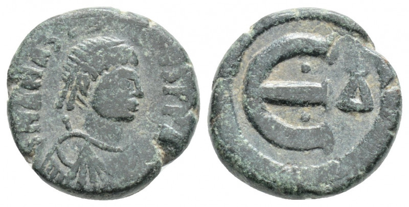 Byzantine
Anastasius I (491-518 AD) Constantinople
AE Nummi (13.1mm, 2.1g)
Obv: ...