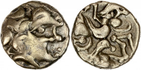 Namnètes - Nantes (II-I siècle av J.-C.) - Ei - Quart de statère à l'hippophore, stylisé.
A/ Tête à droite.
R/ Aurige sur un cheval galopant à droite,...