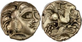 Namnètes - Nantes (II-I siècle av J.-C.) - Ei - Quart de statère à l'hippophore stylisé.
A/ Tête à droite.
R/ Aurige sur un cheval galopant à droite, ...