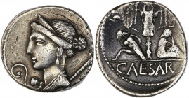 Julius Caesar (46-45 av J.-C.) - Ar - Denier - Rome.
A/ Buste de Vénus à gauche couronnée, à gauche, un petit cupidon.
R/ Exergue: CAESAR,
trophée d'a...