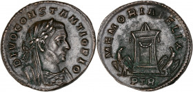 Constantin I (306-337 apr. J.C.) - Cu - Follis ou nummus - Trèves.
A/ DIVO CONSTANTIO PIO,
buste de Constantin Ier lauré et drapé à droite.
R/ MEMORIA...