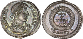 Valens (364-378 apr. J-C) - Ar - Silique - Antioche.
A/ D N VALENS PERF AVG,
tête de Valens diadémé à droite.
R/ VOT X MVLT XX dans une couronne de vé...