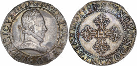 Henri III (1574-1589) - Argent - Franc au col plat 1583 - Poitiers.
A/ HENRICVS III D G FR ET POL REX O G,
Buste d'Henri III, lauré et cuirassé à dr...
