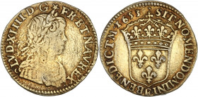 Louis XIV (1643-1715) - Argent doré - Demi-écu à la mèche longue 1653 E - Tours.
A/ LVD XIIII D G FR ET NAV REX,
Louis XIV, lauré et cuirassé à droi...