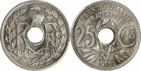 IIIème République (1870-1940) - Cupronickel - 25 centimes Lindauer 1932
A/ RF,
Branches de chêne et bonnet phrygien, signé: EM. LINDAUER.
R/ LIBERT...