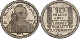 IIIème République (1870-1940) - Bronze - Essai 10 francs 1939 Turin.
A/ RÉPUBLIQUE FRANÇAISE 1939,
La République à droite.
R/ 10 FRANCS 1829, entre de...