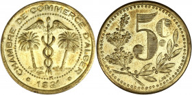 Chambre de Commerce d'Alger 1921 - Algérie - Laiton - 5 centimes.
A/ CHAMBRE DE COMMERCE D'ALGER 1921,
caducée au centre, de part et d'autre, deux pal...