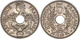 Indochine - Cupro-nickel - 5 centimes 1925.
A/ RÉPUBLIQUE FRANÇAISE.
R/ INDOCHINE FRANÇAISE, 5 CENT 1925.
24mm - 4.97g - FDC