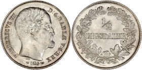 Danemark - Frédéric VII (1848-1863) - 1/2 Rigsdaler 1855 VS.
A/ FREDERICVS VII DG DANIÆ VG REX 1855 VS,
Frédérik VII à droite.
R/ 1/2 RIGSDALER dan...