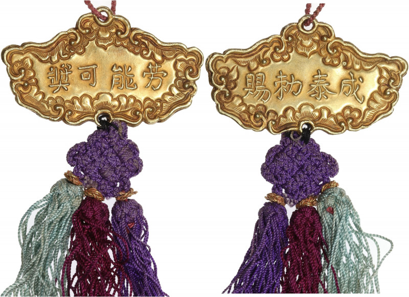 Viêt-Nam - Annam - Thanh Thai (1888-1907) - Décoration en Or.
A/  Insigne en fo...