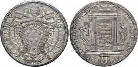 Monete di zecche italiane 
 Roma 
 Clemente X (Emilio Altieri), 1670-1676. 
 Piastra, AR 31,90 g. CLEMENS X PONT MAX Stemma sormontato triregno e c...