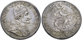 Monete di zecche italiane 
 Roma 
 Innocenzo XI (Benedetto Odescalchi) 1676-1689. 
 Piastra anno I. AR 31,94 g. INNOCEN XI PONT MAX AN I Busto a d....