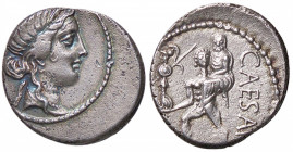 ROMANE IMPERIALI - Giulio Cesare († 44 a.C.) - Denario B. 10; Cr. 458/1 (AG g. 3,74) Decentrato
 Decentrato
SPL