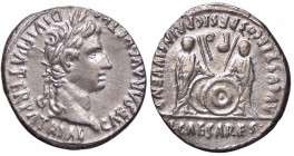 ROMANE IMPERIALI - Augusto (27 a.C.-14 d.C.) - Denario (Lugdunum) C. 43; RIC 351 (AG g. 3,5)Variante scudo destro davanti
 Variante scudo destro dava...