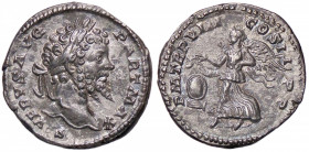 ROMANE IMPERIALI - Settimio Severo (193-211) - Denario C. 454; RIC 150 (AG g. 3,27) Ottimo esemplare, ben centrato, con alti rilievi
 Ottimo esemplar...